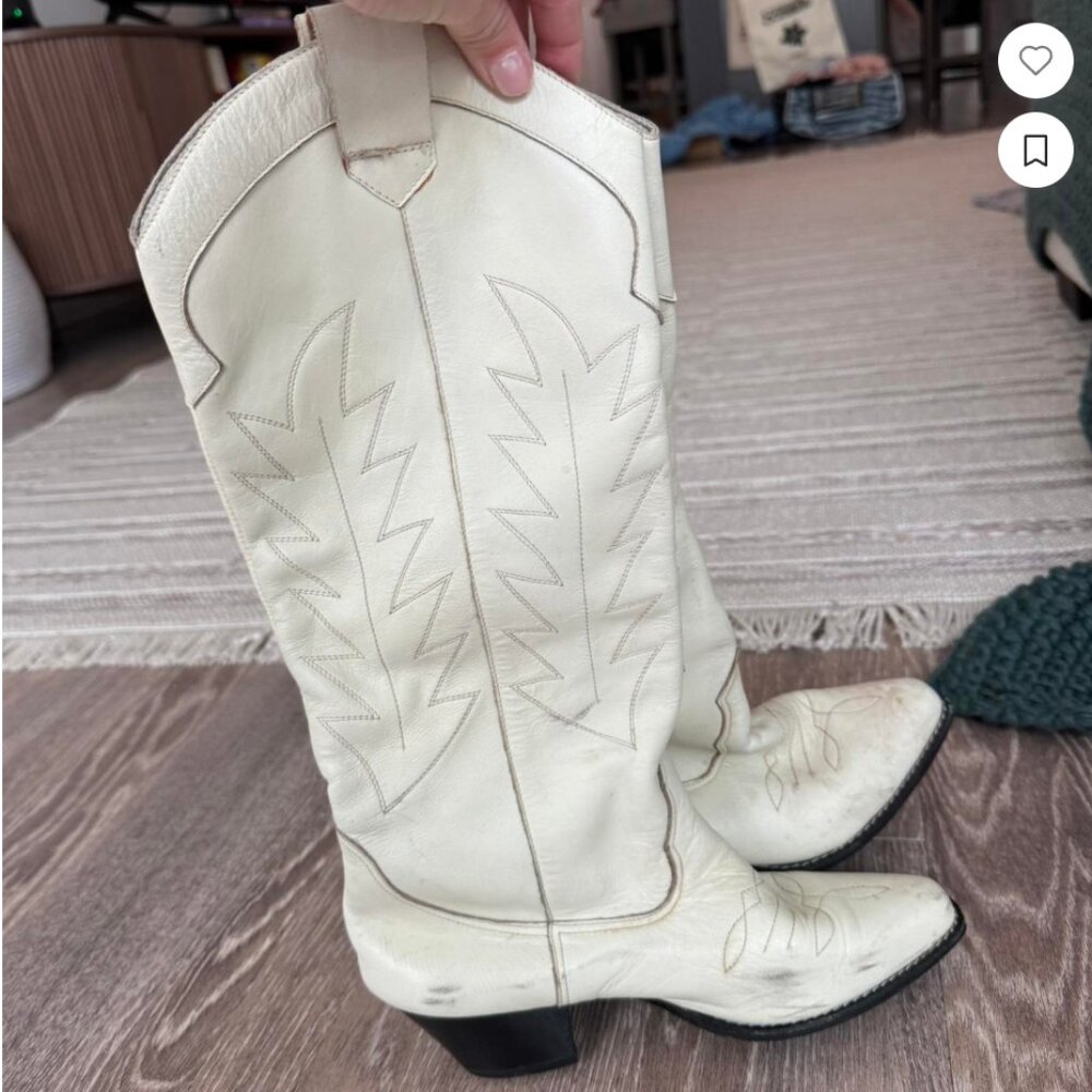 Vintage cream cowboy boot
